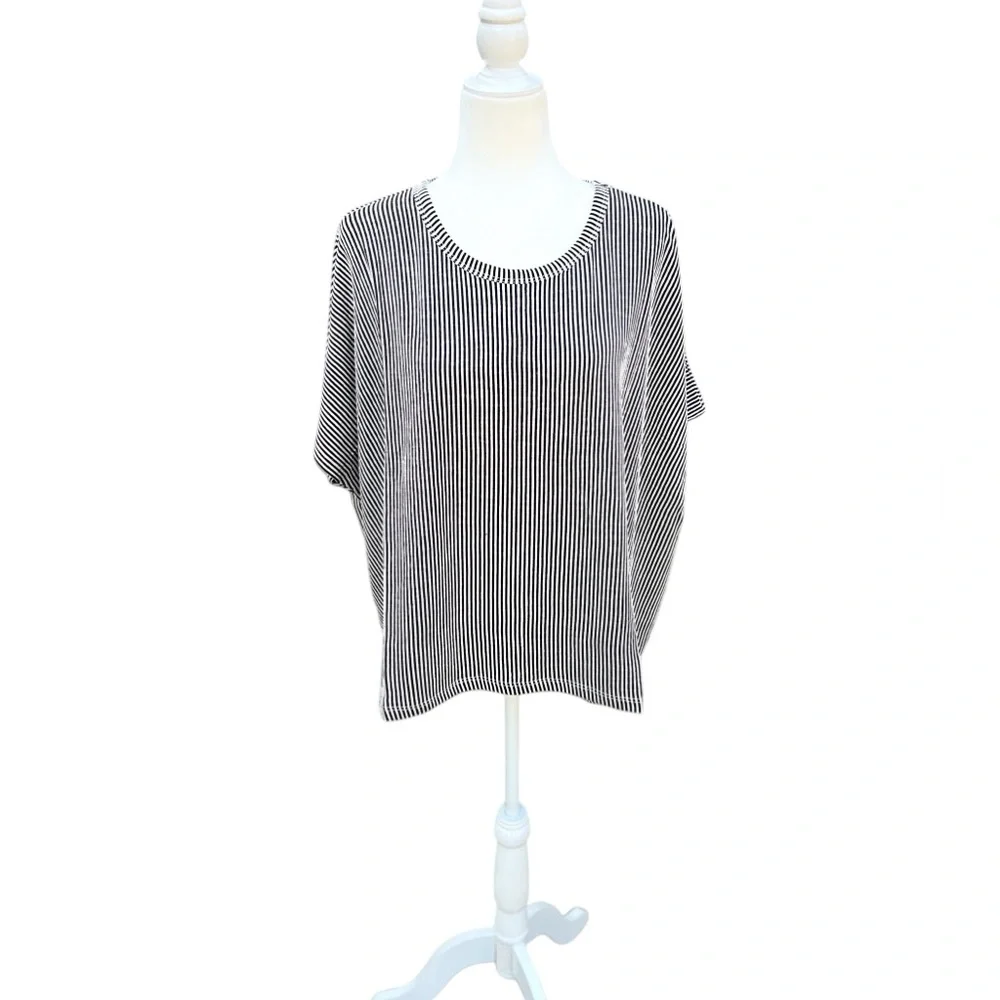 Black and White Striped Women's Top - Picture 1 of 3